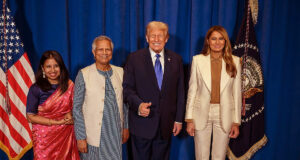 ট্রাম্প এবং তার পাশে কন্যা মেলানিয়ার সাথে অধ্যাপক ইউনূস