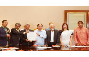 āĻāĻŖā§ āĻĢā§āϰāĻžāĻŽ āĻā§āϞāĻžāĻāϝāĻŧā§āϰ āĻāĻžāϤā§āϝāĻŧ āϏāύāĻĻā§ āϏā§āĻŦāĻžāĻā§āώāϰ āĻāϰā§āĻā§, āĻ
āύā§āϝāĻĻā§āϰ āĻ
āύā§āϏāϰāĻŖ āĻāϰāĻžāϰ āĻāĻšā§āĻŦāĻžāύ āĻāĻžāύāĻŋāϝāĻŧā§āĻā§