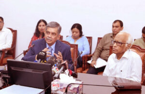 সরকার চায় শিক্ষা ব্যবস্থা তার আসল চিত্র তুলে ধরুক: উপদেষ্টা