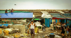 দারিদ্র্য কমার পরিবর্তে বাড়ছে, ঝুঁকিতে মধ্যবিত্ত শ্রেণী