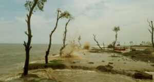 সমুদ্রপৃষ্ঠের উচ্চতা বৃদ্ধি: উন্নয়নের কারণে জীবিকা হারিয়েছে, সমুদ্রের কারণে ঘরবাড়ি হারিয়েছে