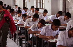 āĻŽāĻžāϧā§āϝāĻŽāĻŋāĻ āϏā§āϤāϰā§āϰ āĻļāĻŋāĻā§āώāĻžāϰā§āĻĨā§āϰāĻž āĻāĻāϰā§āĻāĻŋ āĻāĻŦāĻ āĻāĻŖāĻŋāϤ⧠āĻŦā§āĻļāĻŋ āϏāĻŽāϏā§āϝāĻžāϝāĻŧ āĻĒāĻĄāĻŧāĻā§