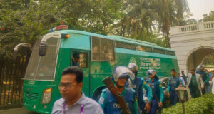 ১৩ জন সেনা কর্মকর্তাকে ট্রাইব্যুনালে আনা হয়েছে