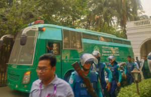 ১৩ জন সেনা কর্মকর্তাকে ট্রাইব্যুনালে আনা হয়েছে