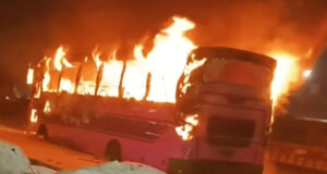 গাজীপুরে ৭ ঘন্টার মধ্যে রাস্তার ধারে পার্ক করা ৩টি বাসে আগুন