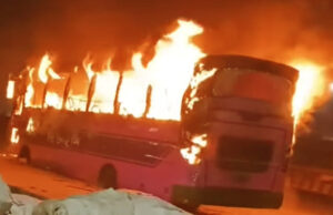 গাজীপুরে ৭ ঘন্টার মধ্যে রাস্তার ধারে পার্ক করা ৩টি বাসে আগুন