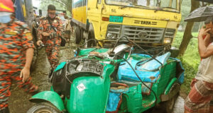 নোয়াখালীতে ট্রাক ও অটোরিকশার মুখোমুখি সংঘর্ষে ৬ জন নিহত হয়েছেন।