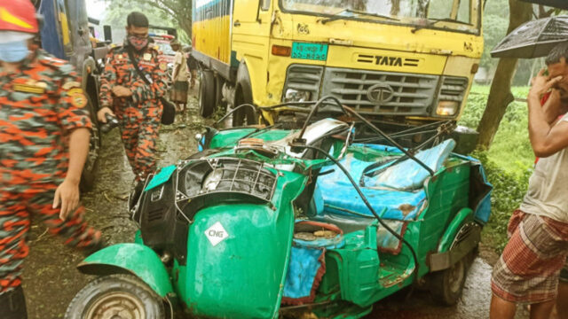 6 Killed As Truck And Autorickshaw