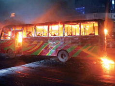 ঢাকার বাইরে অগ্নিসংযোগ ও অবরোধ: পরিবহন চলাচল বন্ধ, ৩৬ জন আটক