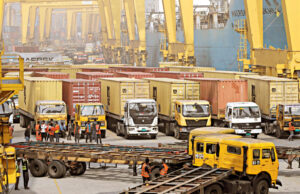 চট্টগ্রাম বন্দর: দুটি টার্মিনাল পরিচালনা করবে বিদেশী কোম্পানি