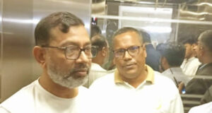 হাসিনার সমর্থনে ফেসবুক পোস্ট, ঢাবির ডেপুটি রেজিস্ট্রার আটক