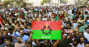 মুন্সীগঞ্জ-১ আসনে বিএনপির প্রার্থী পরিবর্তনের দাবিতে এক্সপ্রেসওয়ে অবরোধ