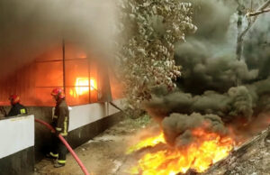 গাজীপুরের কয়েল কারখানায় আগুন লেগেছে।