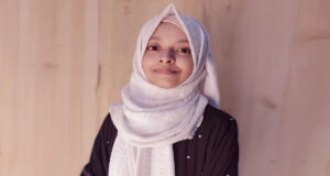 খাগড়াছড়িতে ফ্রিল্যান্সিং থেকে মাসে ১,০০,০০০ টাকা আয় করছে মেয়েটি