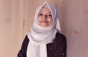 খাগড়াছড়িতে ফ্রিল্যান্সিং থেকে মাসে ১,০০,০০০ টাকা আয় করছে মেয়েটি