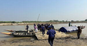 পদ্মা নদীর চর এলাকায় “অপারেশন ফার্স্ট লাইট”: ‘কাকন বাহিনী’র ২১ সদস্য গ্রেপ্তার