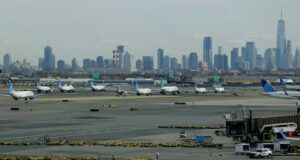 যুক্তরাষ্ট্রজুড়ে ১,২০০টিরও বেশি ফ্লাইট বন্ধ, ফেডারেল সরকার বন্ধ