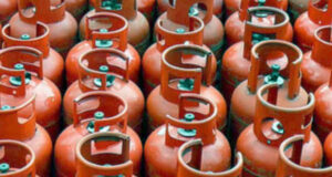 ১২ কেজির এলপিজি সিলিন্ডারের দাম কমে ১,২১৫ টাকায় নেমে এসেছে।