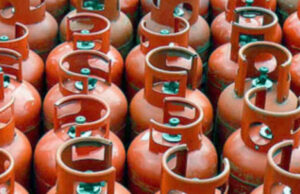 ১২ কেজির এলপিজি সিলিন্ডারের দাম কমে ১,২১৫ টাকায় নেমে এসেছে।