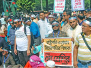 ৩ দফা দাবিতে শহীদ মিনারে শিক্ষকদের অবস্থান কর্মসূচি অব্যাহত