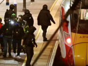 যুক্তরাজ্যে ট্রেনে ছুরিকাঘাতে ১০ জন আহত, দুই সন্দেহভাজন গ্রেপ্তার