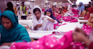 আগামী বছর ১৩টি খাতের মজুরি বৃদ্ধি করতে হবে