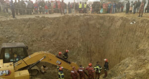 ৩৫ ফুট উচ্চতায় এখনও শিশু শাজিদের খোঁজ পাওয়া যায়নি, উদ্ধার অভিযান অব্যাহত