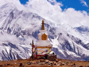 তিনটি হৃদস্পন্দনে নেপাল: আমার স্মৃতি, তার প্রথম পদক্ষেপ এবং তার বিস্ময়