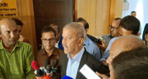 তারেক রহমানের দেশে ফেরার ক্ষেত্রে কোনও আইনি বাধা সম্পর্কে অবগত নই: আইন উপদেষ্টা