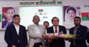 বিএনপিতে আনুষ্ঠানিকভাবে যোগদান করতে পেরে গর্বিত রেজা কিবরিয়া