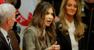 ৩২টি দেশে ভ্রমণ নিষেধাজ্ঞা আরোপ করেছে যুক্তরাষ্ট্র: নয়েম